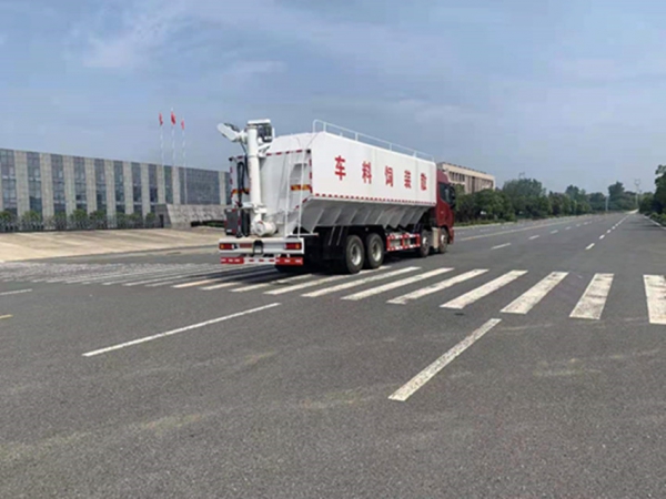 國(guó)六福田小三軸30方（15噸）散裝飼料運(yùn)輸車